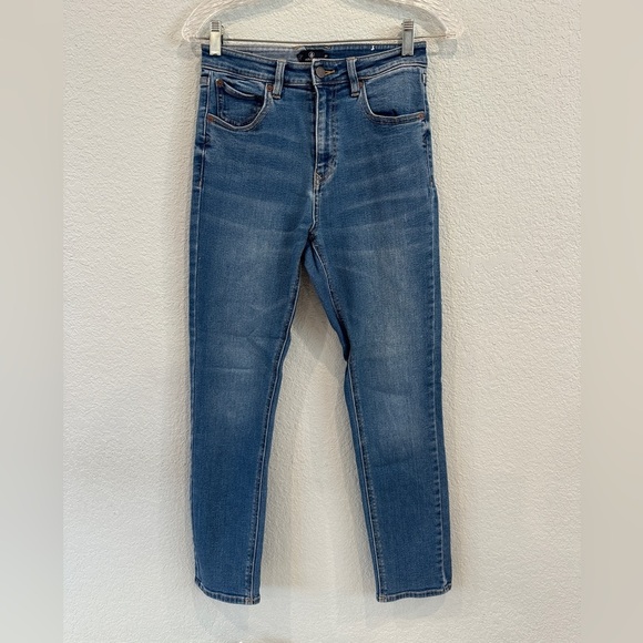 EUC Volvos Stone Jeans Girlfriend fit - High Rise - Ankle - Stretch - 27 - Picture 1 of 5